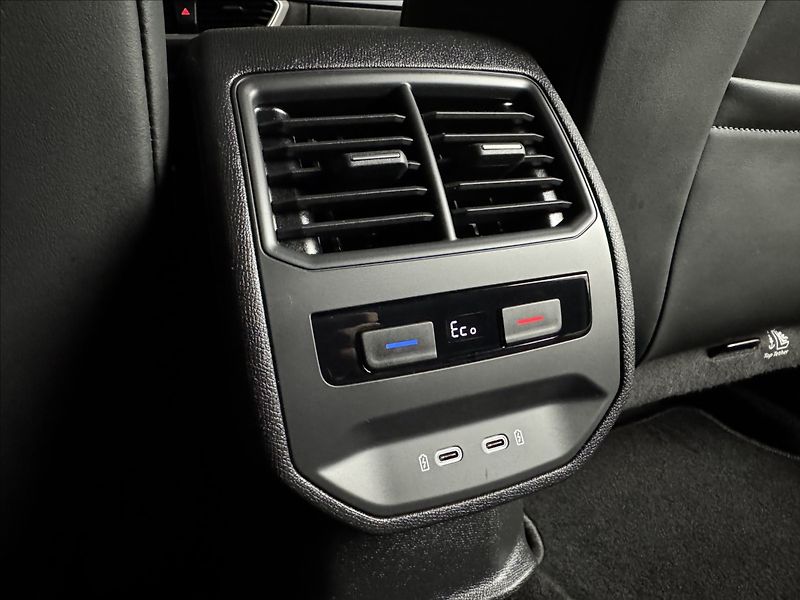 Seat Leon 1,4 TSi  e-Hybrid FR Line LED - fotka 17 z 50