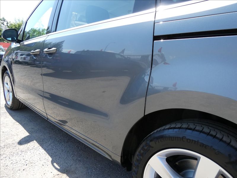 Volkswagen Sharan 2,0 TDi 110kW webasto, 2x kola - fotka 16 z 50