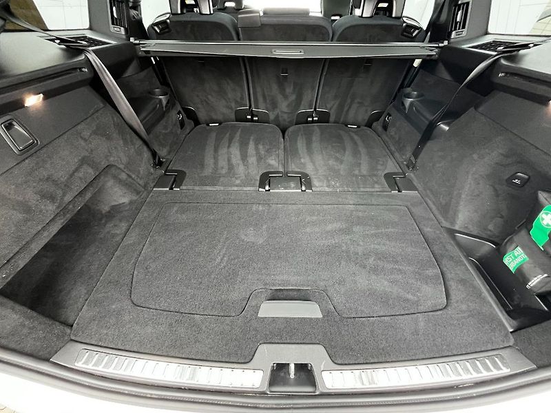 Volvo XC90 Plus Dark T8 AWD 335kW - fotka 28 z 31