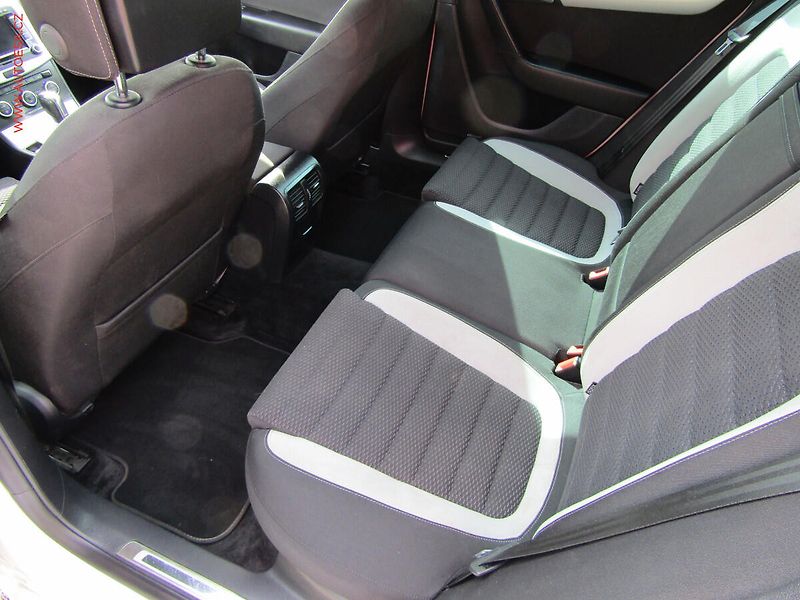 Volkswagen Passat (2013) 2.0TDi 4x4, DSG, bixen, AC - fotka 10 z 23
