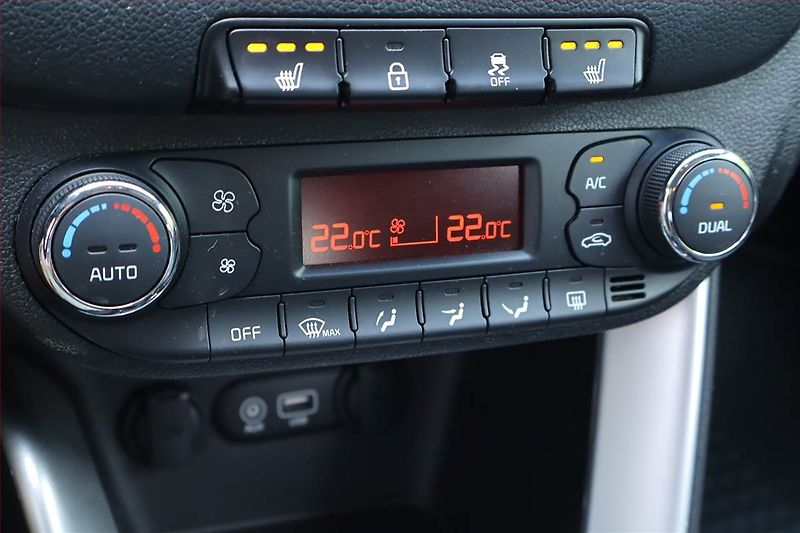 Kia Ceed (2018) Gold 1.4 MPI, Serv.kniha - fotka 13 z 23