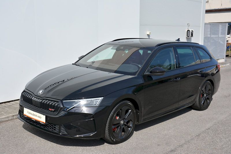 Škoda Octavia (2024) Combi 2.0 TSI 195 kW RS DSG 7 - fotka 10 z 27