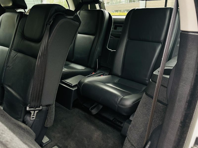 Volvo XC90 2.4D5 4x4 AUT VÝHŘEV SENZORY - fotka 31 z 40