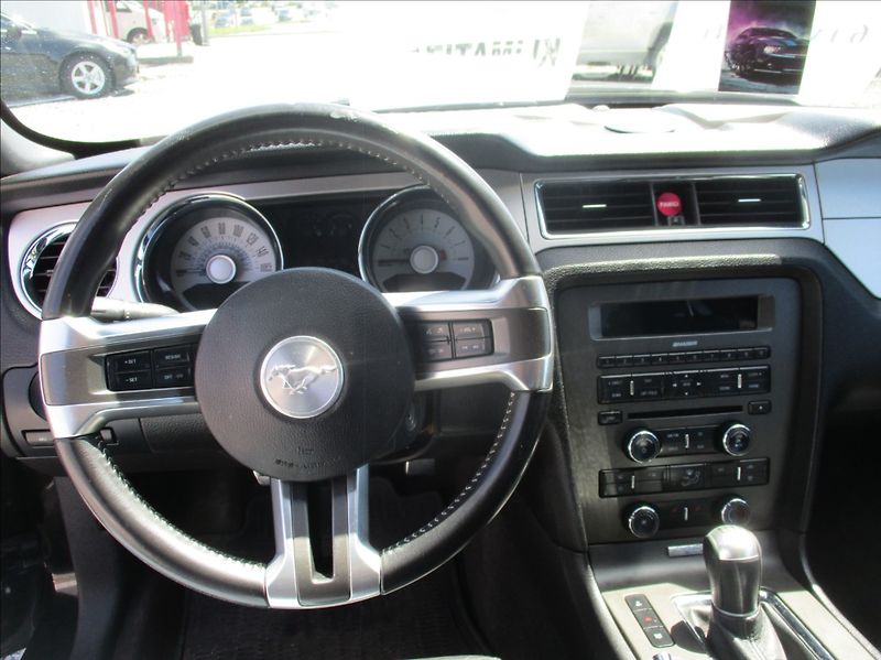 Ford Mustang 3,7 L V6, 224kW, klima, kůže, - fotka 12 z 24