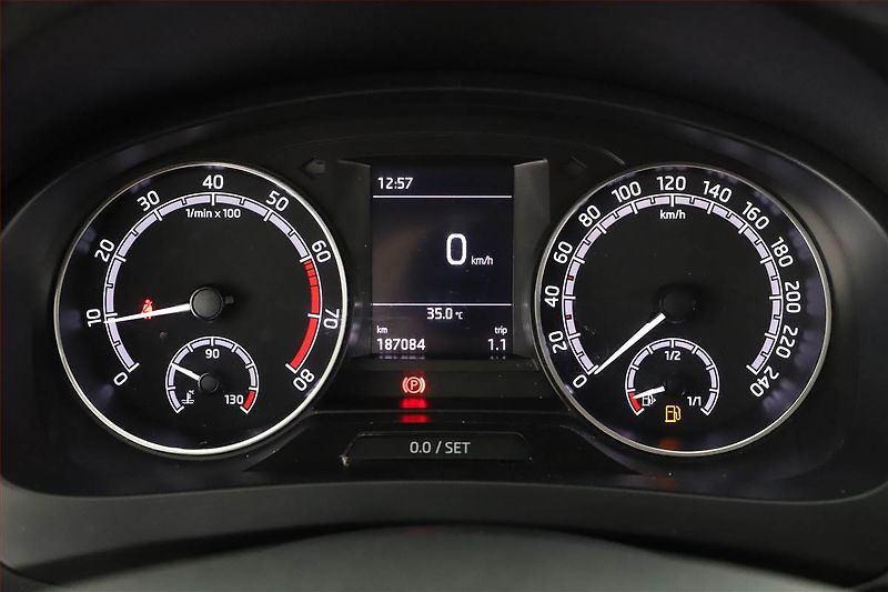 Škoda Rapid (2017) 1.0 TSI, Park. senzory - fotka 8 z 13