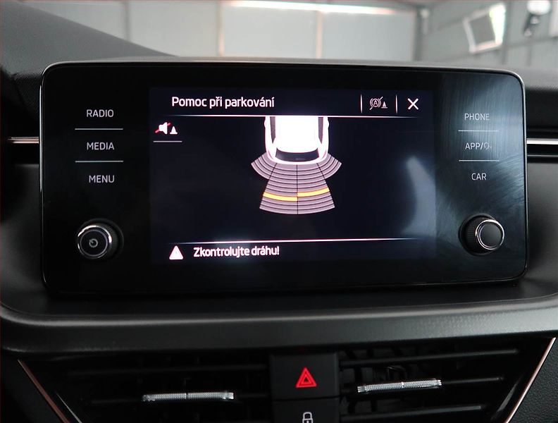 Škoda Kamiq (2022) 1.0 TSI, Tempomat - fotka 16 z 20