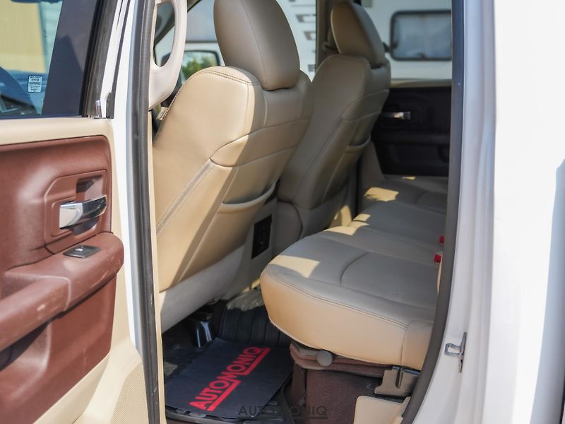 Dodge RAM 1500 (2013) 5.7 Hemi Quadcab LoneStar - fotka 10 z 21