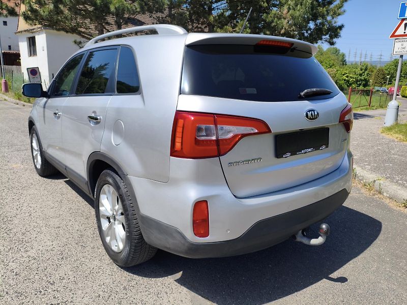 Kia Sorento (2015) 2,0 CRDI Sport 4x4 Záruka - fotka 7 z 35