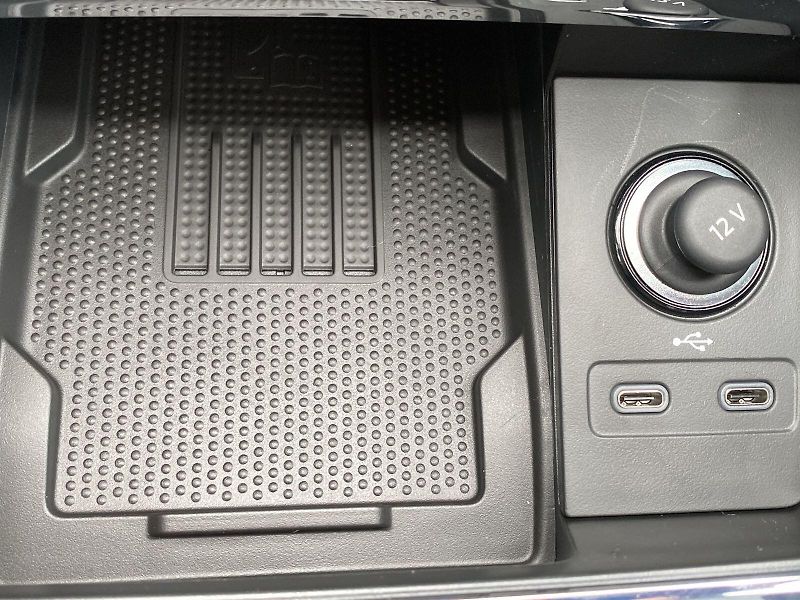 Škoda Karoq (2025) TDI 4x4 DSG Sportline - fotka 27 z 35