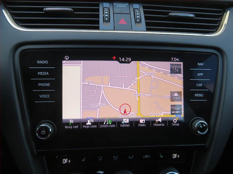 Škoda Octavia (2018) Ambition Plus 1.0 TSI, Navi - fotka 13 z 16