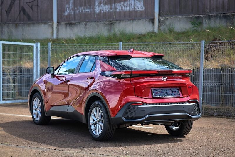 Toyota C-HR 1.8. HEV Comfort Limited EDITI - fotka 6 z 24