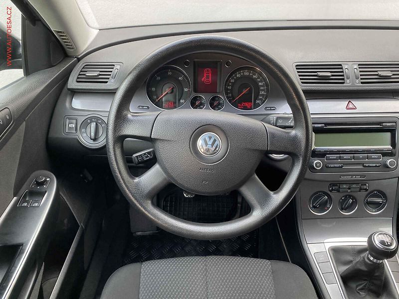 Volkswagen Passat (2008) 1.9 TDi, Trendline, AC - fotka 11 z 17