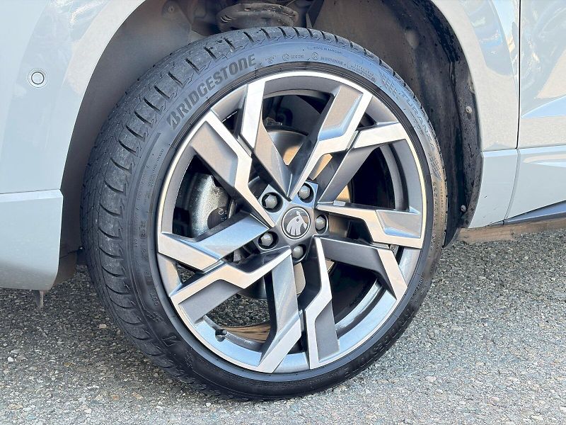 Škoda Karoq (2025) DSG 1.5 TSI / 110kW / SPORTLIN - fotka 35 z 35