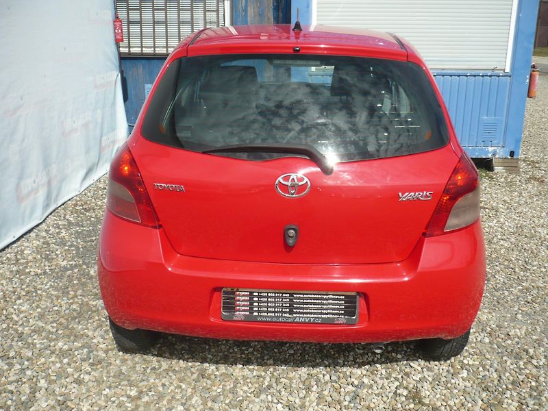 Toyota Yaris 1.0i 51Kw - fotka 8 z 24