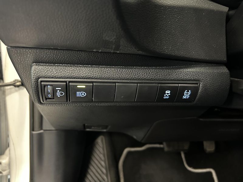 Toyota Corolla (2023) 1.8 Hybrid AT LED Kamera - fotka 16 z 26