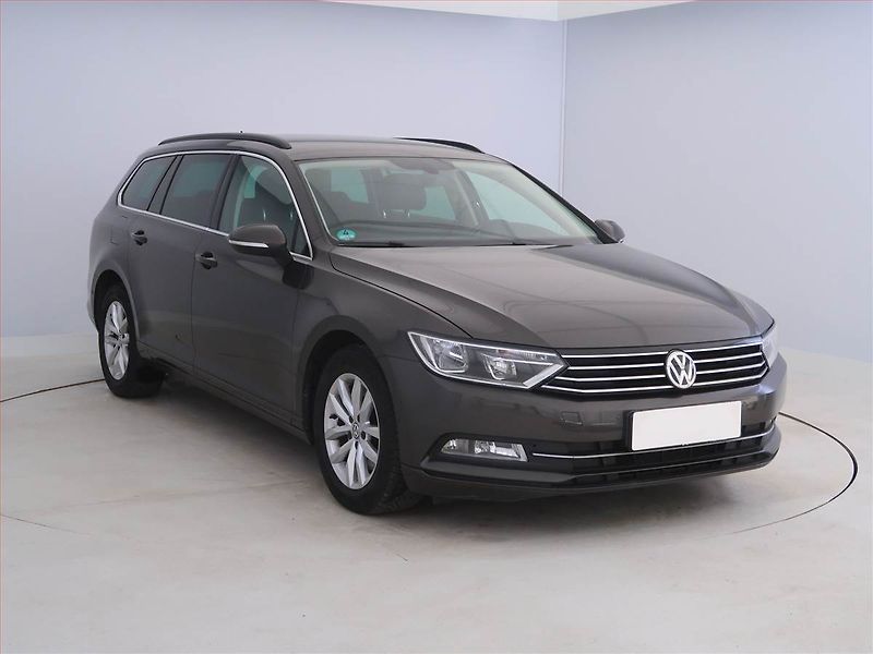 Volkswagen Passat (2015) Comfortline 1.6 TDI, Navi - fotografie inzerátu