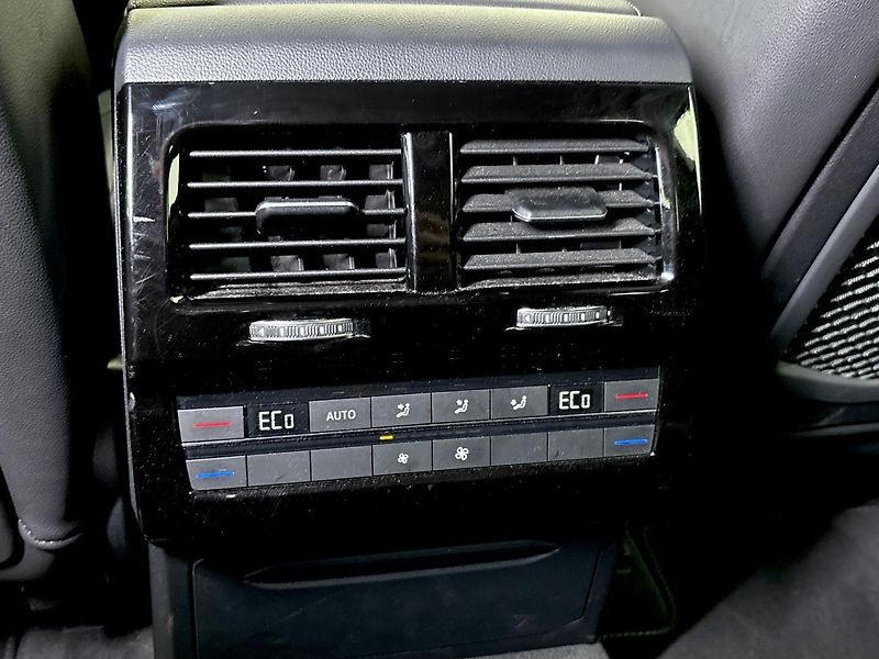 Volkswagen Touareg R-Line - fotka 22 z 30