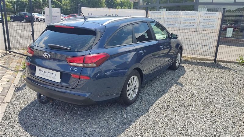Hyundai i30 1,0 T-GDI TRIKOLOR COMFORT - fotka 15 z 17
