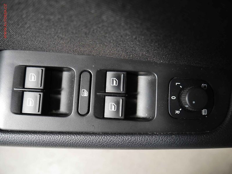Škoda Superb (2013) 2.0 TDI, ČR, STK6/28 - fotka 21 z 26