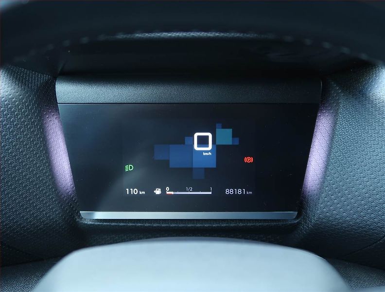 Citroën C4 (2021) 1.2 PureTech, ČR,1.maj - fotka 11 z 18