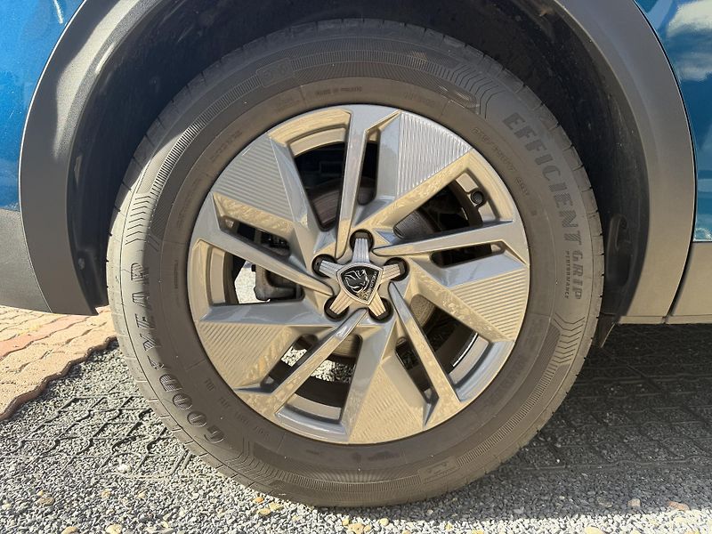 Peugeot 408 (2024) ALLURE PureTech 130k EAT8 - fotka 14 z 42