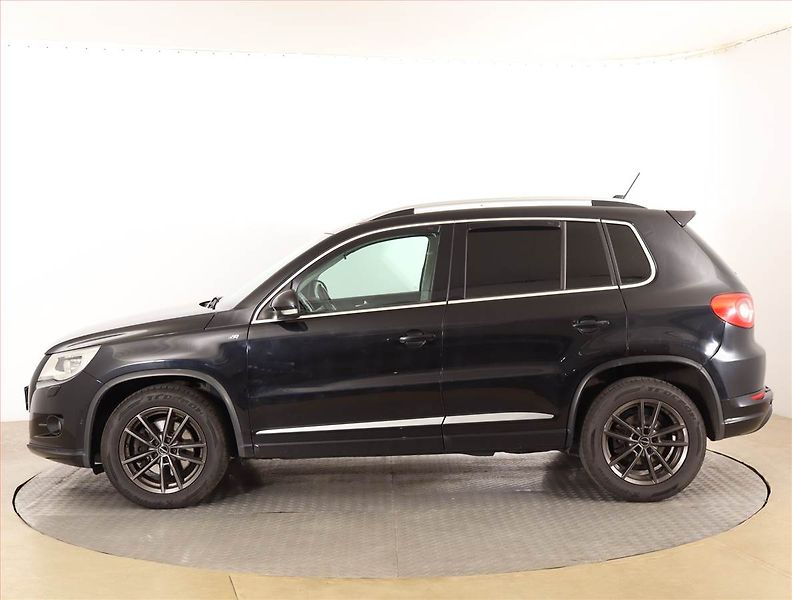 Volkswagen Tiguan (2010) R-Line 2.0 TSI, 4X4, Automat - fotka 3 z 19