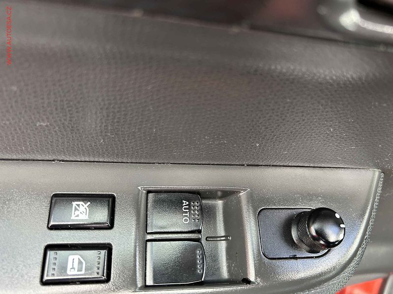 Suzuki Swift (2006) 1.4i 16v - fotka 11 z 17