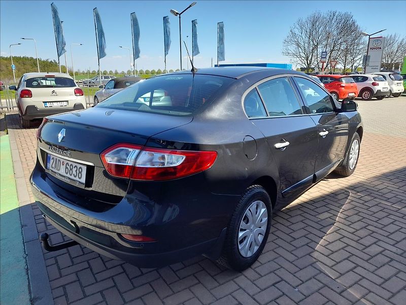 Renault Fluence 1,6 i 16V Privilege STÁLE U NÁ - fotka 5 z 16