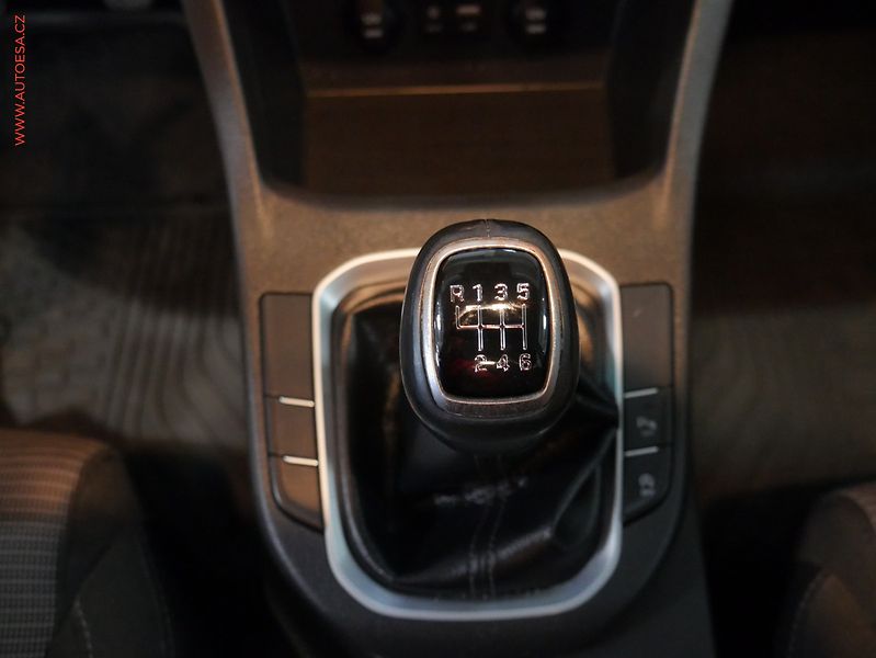 Hyundai i30 (2019) 1.6, ČR, AC, temp - fotka 16 z 18