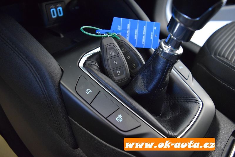 Ford Kuga 1.5 EBLUE TITANIUM 56 000 KM - fotka 38 z 57