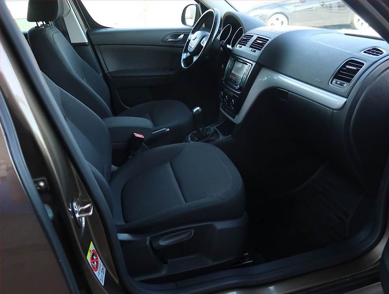 Škoda Yeti (2011) 1.8 TSI, 4X4, Tempomat - fotka 9 z 16