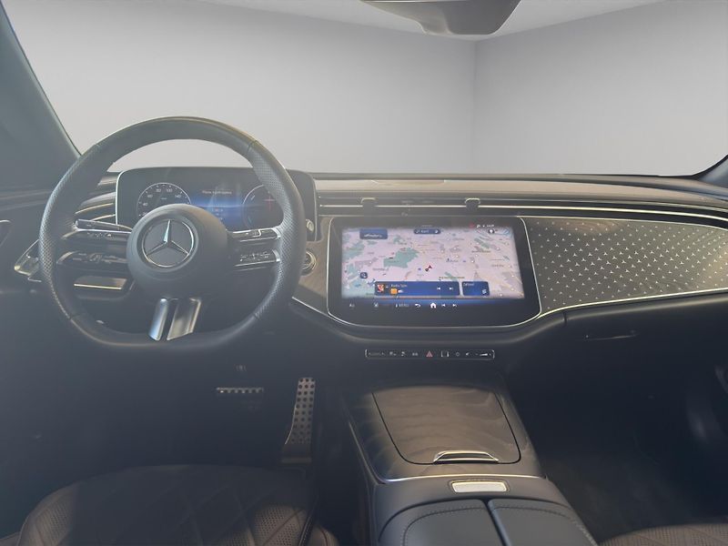 Mercedes-Benz Třídy E (2025) E 300 de 4MATIC sedan - fotka 12 z 20