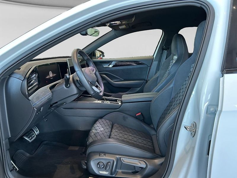 Volkswagen Passat TDI 4M R-Line NezTop Matrix Ta - fotka 7 z 19