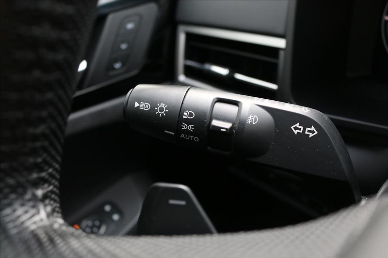 Mitsubishi Outlander 2,4 PHEV, 7míst, Tažné - fotka 23 z 56