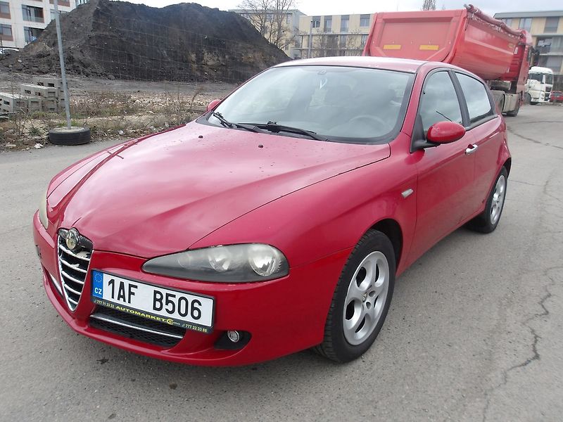 Alfa Romeo 147 1,6i 77kW LPG - fotka 1 z 30