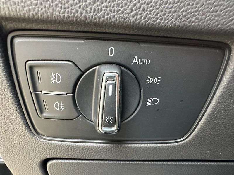 Volkswagen Passat 1,4 TSI 110kW-MANUAL!! - fotka 20 z 37