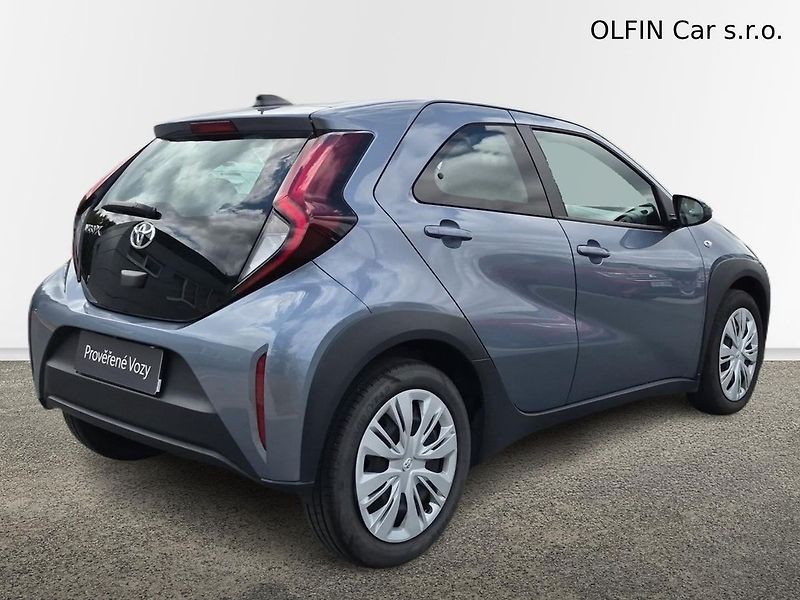 Toyota Ostatní 1,0 VVT-i Comfort - fotka 2 z 21
