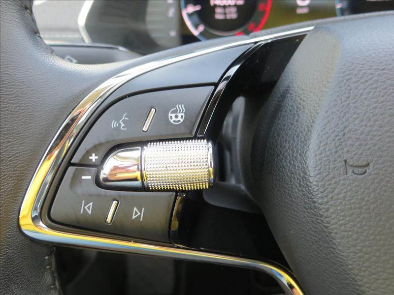 Škoda Octavia 2,0 TDI Style ČR Kamera Výhřev - fotka 23 z 29