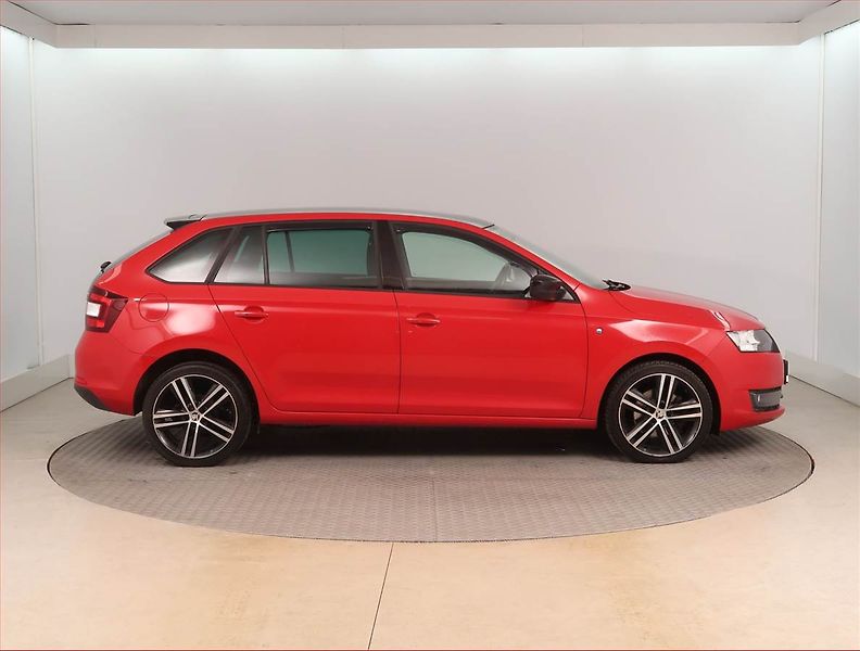Škoda Rapid (2014) Spaceback 1.2 TSI, Xenony - fotka 6 z 15