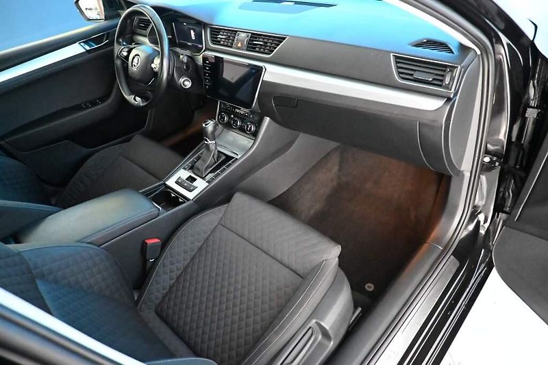Škoda Superb (2022) 2.0 DSG LED ACC Virtual Tažné - fotka 10 z 35