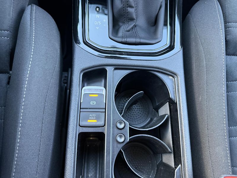Volkswagen Touran (2017) 1.4 TSI 7 míst, ser.knížka - fotka 28 z 38