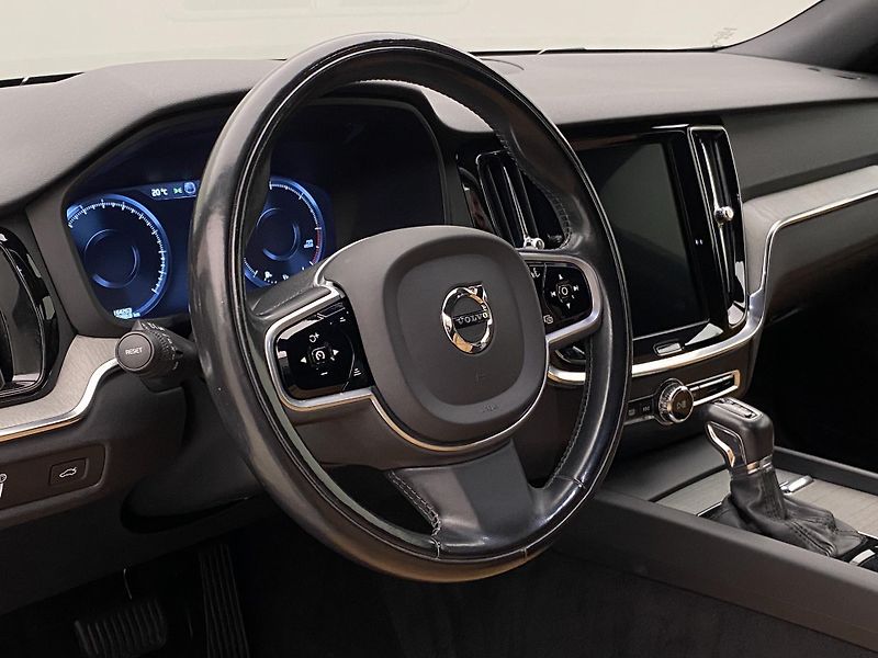 Volvo V60 D4 AWD INSCRIPTION AUT - fotka 18 z 46