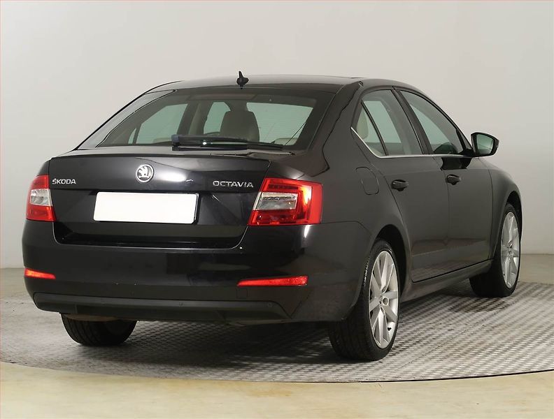 Škoda Octavia (2013) Elegance 1.8 TSI, Serv.kniha - fotka 5 z 23