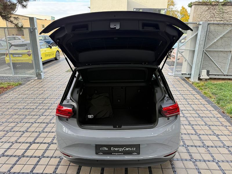 Volkswagen ID.3 Pro 150 kW 360° kamera 62kWh - fotka 33 z 37
