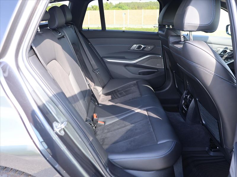 BMW Řada 3 3,0 M340d 250 kW xDrive CZ DPH - fotka 15 z 40