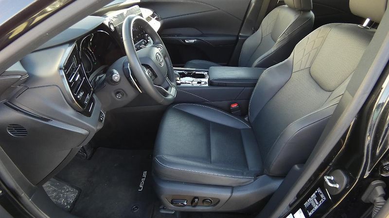 Lexus RX 350h 2.5 HEV 4x4 E-Four e-CVT Comfo - fotka 17 z 23