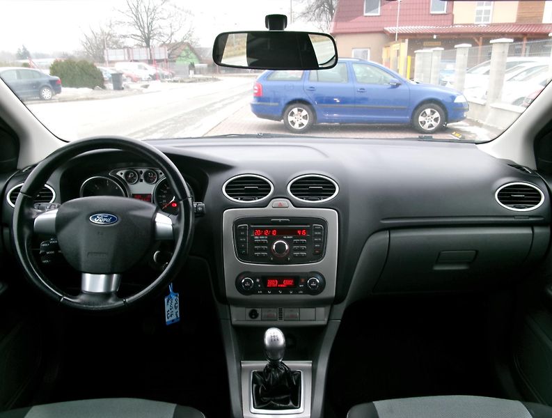 Ford Focus 1,6 - ZADÁNO - fotka 13 z 25