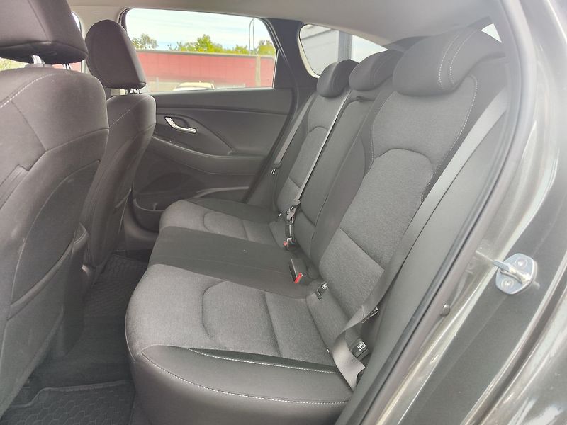 Hyundai i30 1.0 T-GDI/88kW Smart Navi DCT - fotka 11 z 33
