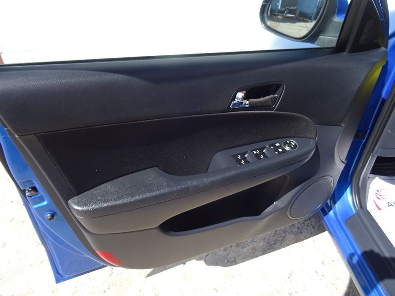 Hyundai i30 (2009) 1.4i,80kW,NovéČR,klima - fotka 15 z 21