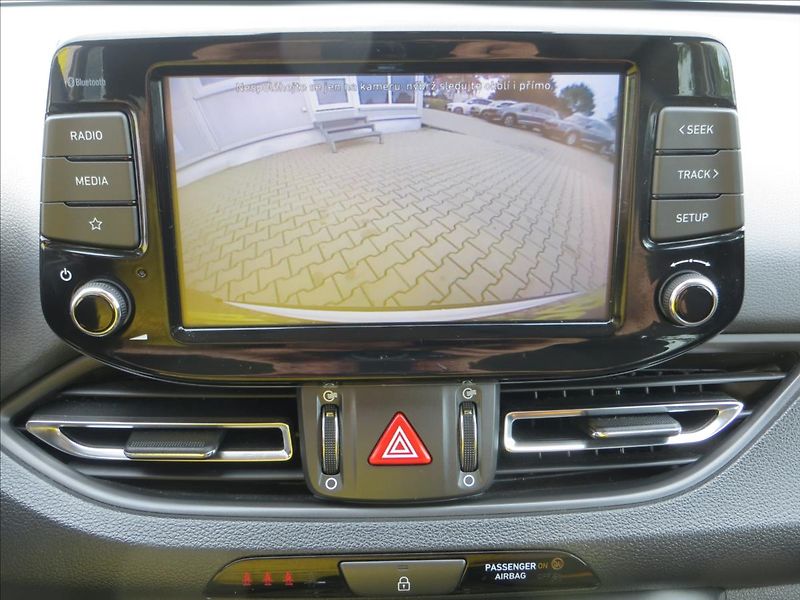 Hyundai i30 1,0 T-GDI DCT Comfort ČR - fotka 16 z 23